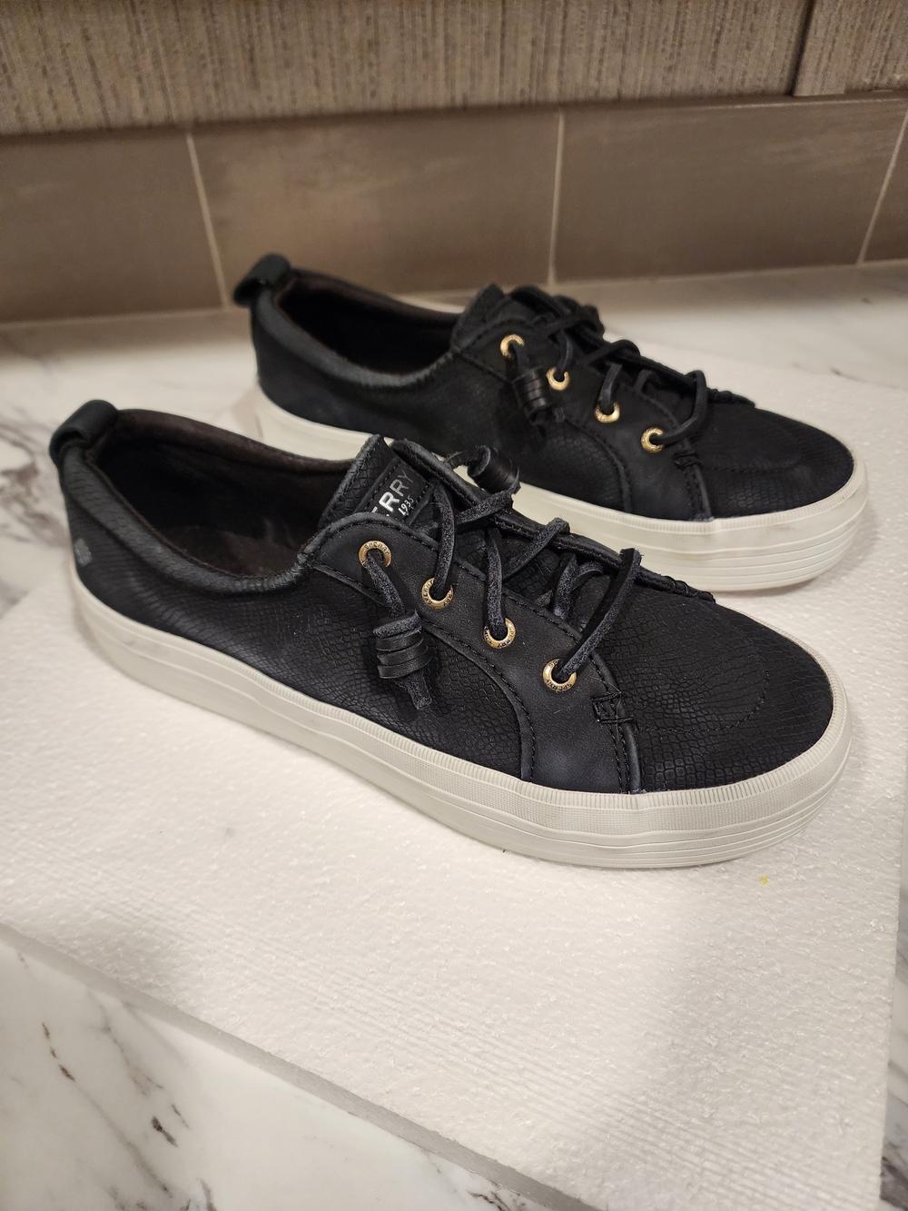 Sperry Crest Vibe Sneakers Womans Size 8.5